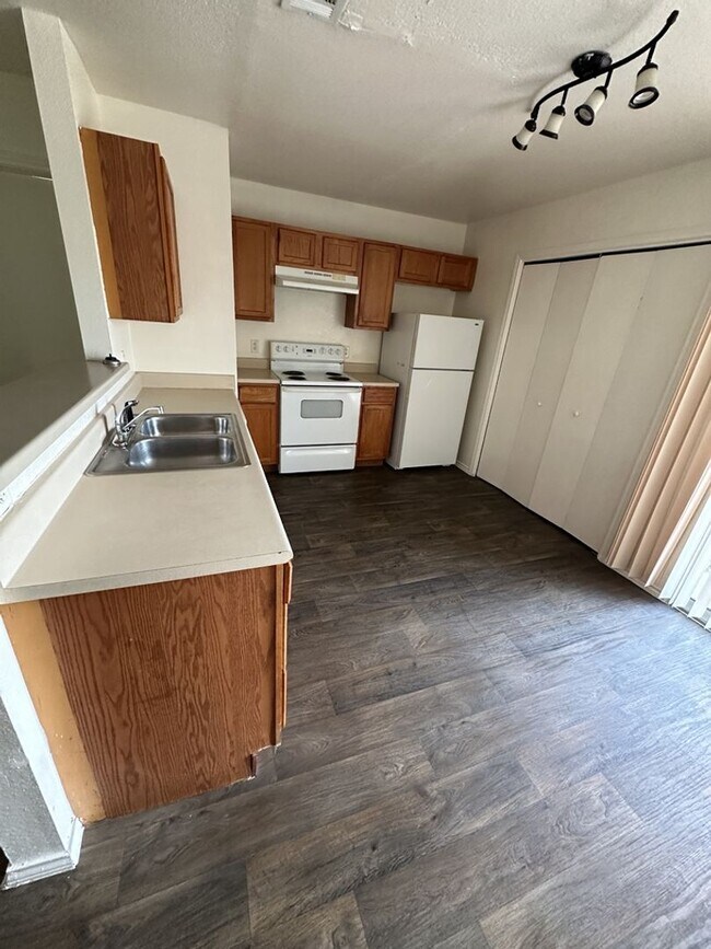 Building Photo - 3601 Malibu Ln