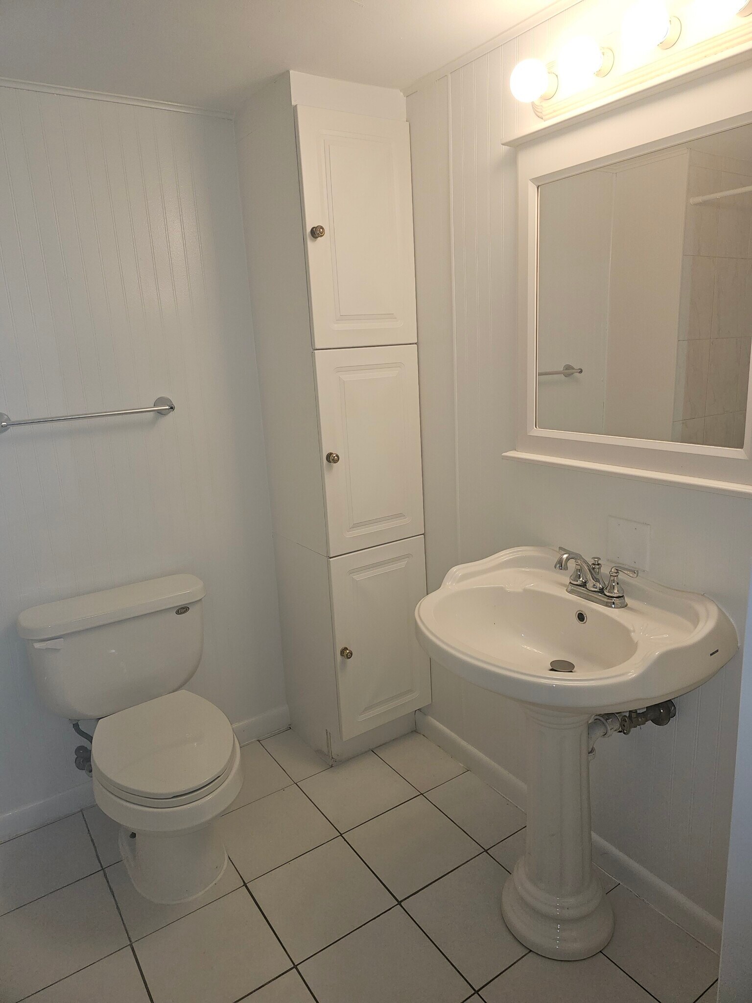 Building Photo - 8801 Schneider Ave