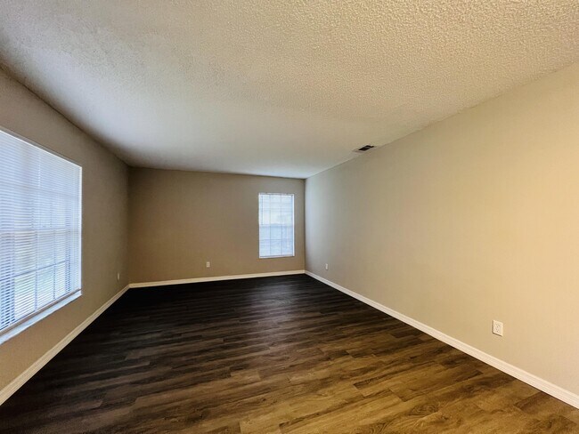 Building Photo - 1072 Gould Pl