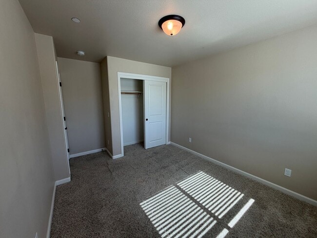 Building Photo - 1194 Velarde Cir