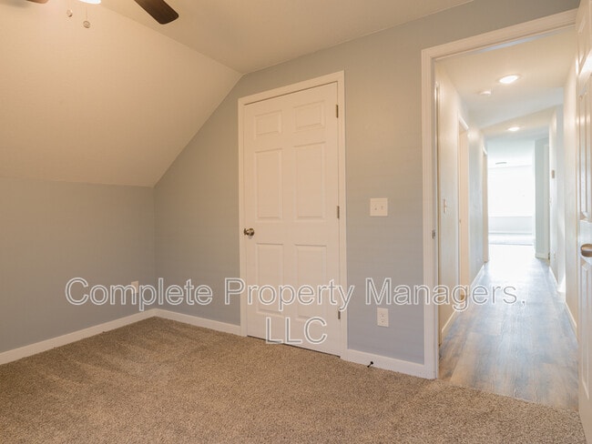 Building Photo - 103 Main St E