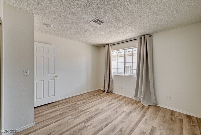 Building Photo - 2040 Willowbury Dr