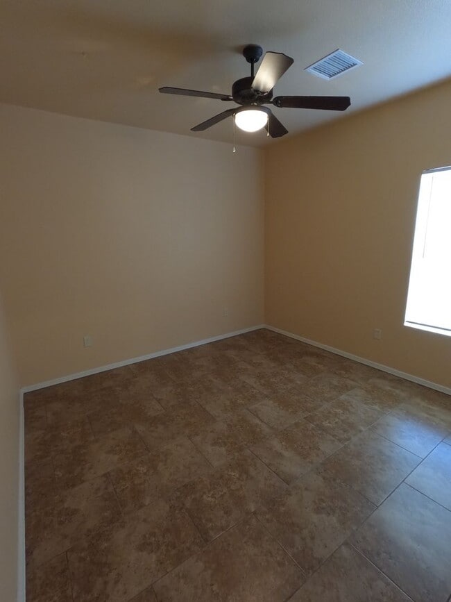 Building Photo - 1401 W Brown Rd