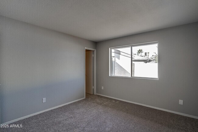 Building Photo - 4249 W Townley Ave