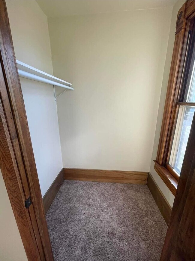 Building Photo - 319 S 8th St