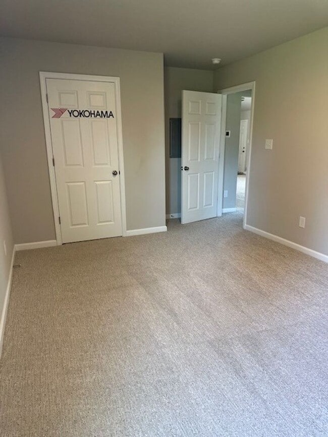 Building Photo - Charming 3 Bedroom Home on Corner Lot in D...