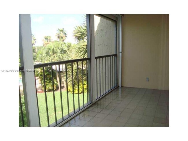 Building Photo - 200 Lakeview Dr