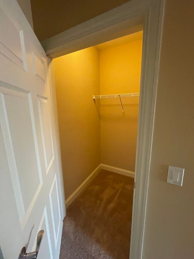 Building Photo - AVAILABLE NOW!!!  Beautiful 2 bedroom, 2 b...