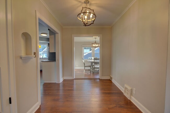 Building Photo - Cute 3 Bed Home