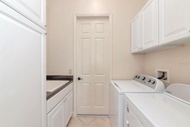 Building Photo - 2012 Island Estates Dr