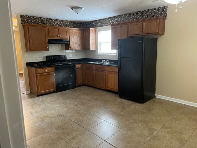 Building Photo - 3 bedroom 2 bath single family home for RENT!