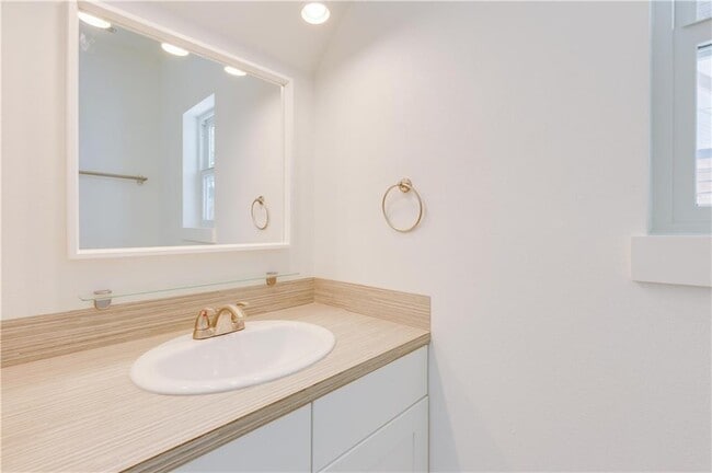 Building Photo - 1906 E 17th St