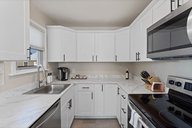 Building Photo - The Garland Bleu 3 bedroom home (Furnished)