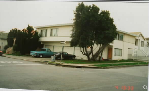 Building Photo - 515 Cypress Ave