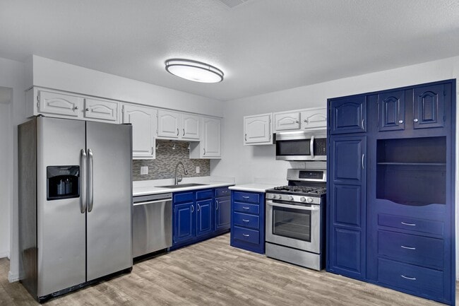 Primary Photo - 5 Bedroom House Located in Tempe!