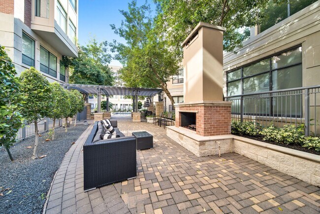 Building Photo - 1901 Post Oak Blvd