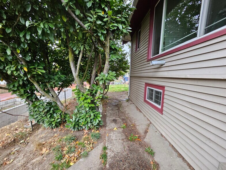 Building Photo - 1301 Rainier Ave