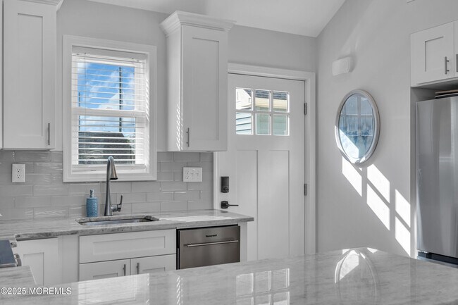 Building Photo - 101 W Cove Way