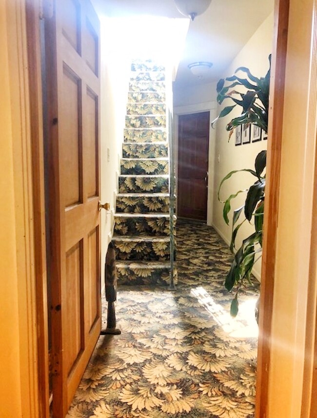 Building Photo - 159 Hollister Ave