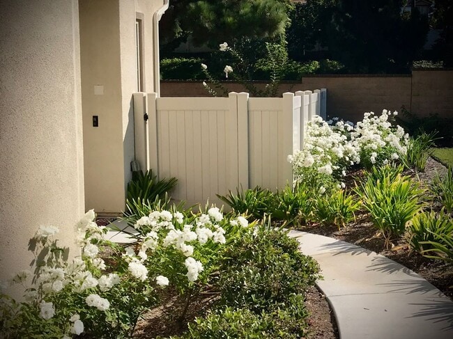 Building Photo - Stunning 3-Bed/2.5-Bath End Unit Condo with Solar & Large Yard