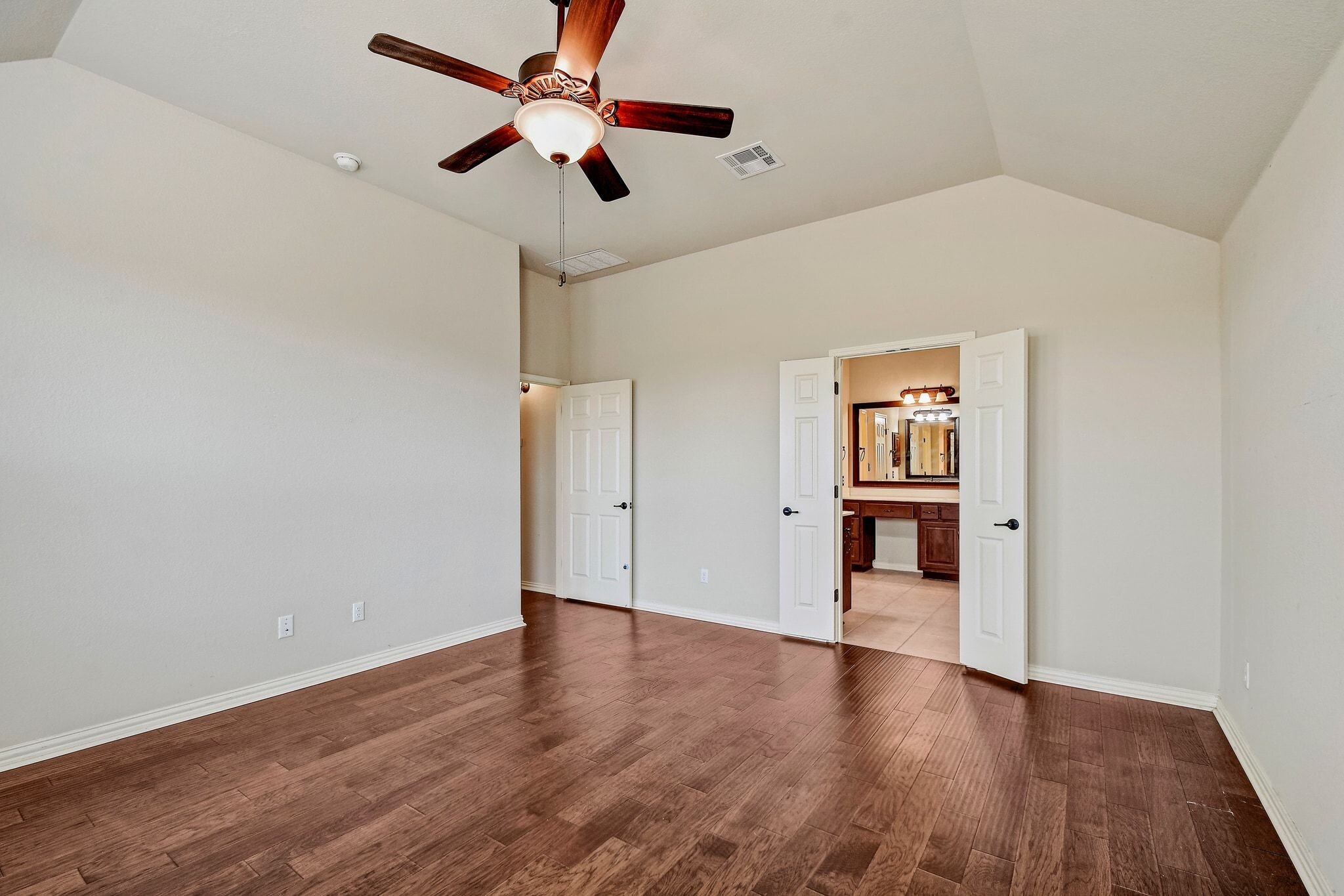 Building Photo - 112 Tulip Garden Trl