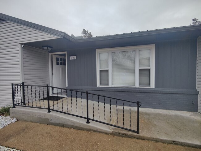 Building Photo - 220 E Hendron Chapel Rd