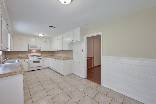 Building Photo - 6957 Park Pl Dr