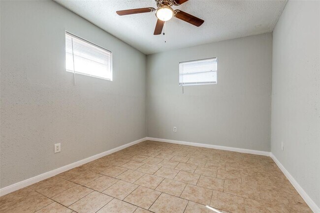 Building Photo - 4812 Cruse Rd