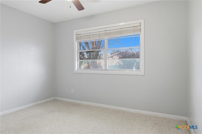 Building Photo - 803 Hibiscus Ln