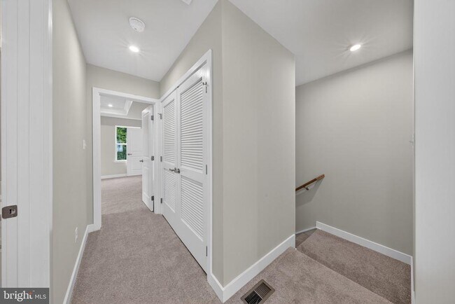 Building Photo - 1863 Bergerac Ct