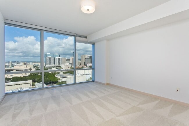 Building Photo - Available May 1st, One Bedroom One Bath Condo in Kakaako