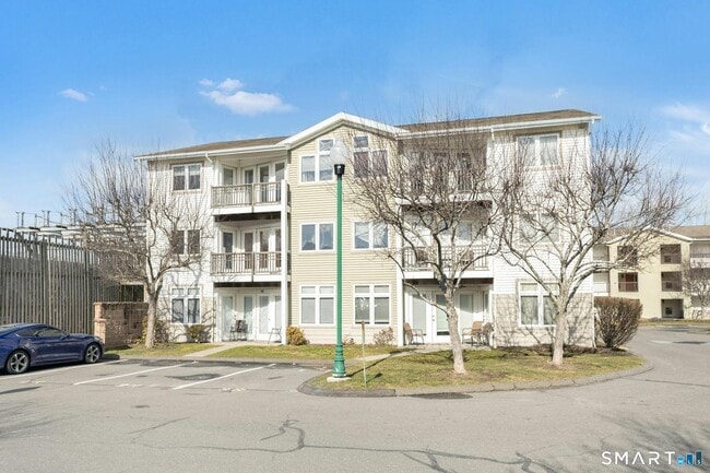Building Photo - 3250 Fairfield Ave