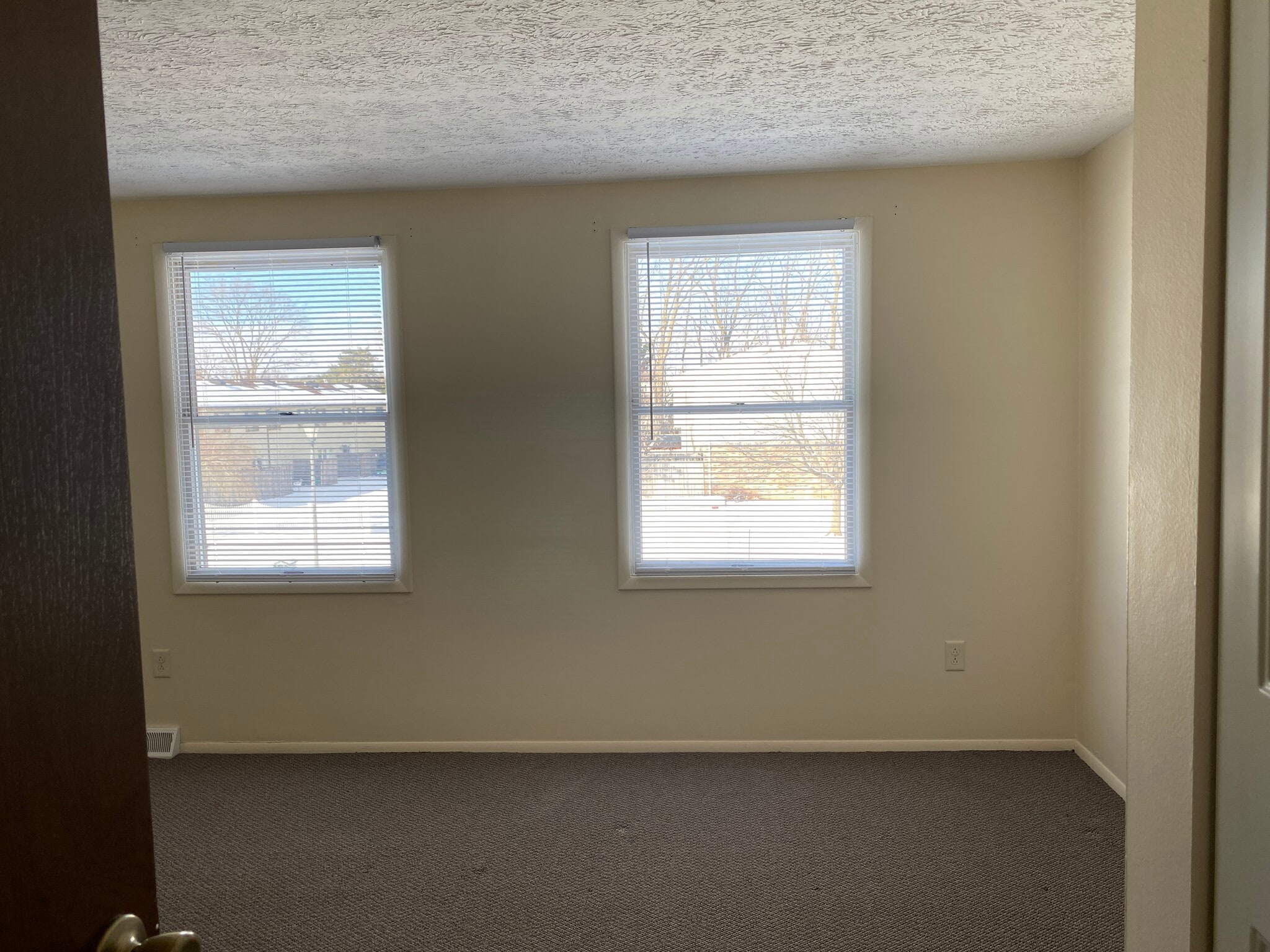 Master bedroom - 6005 Black Oak Dr