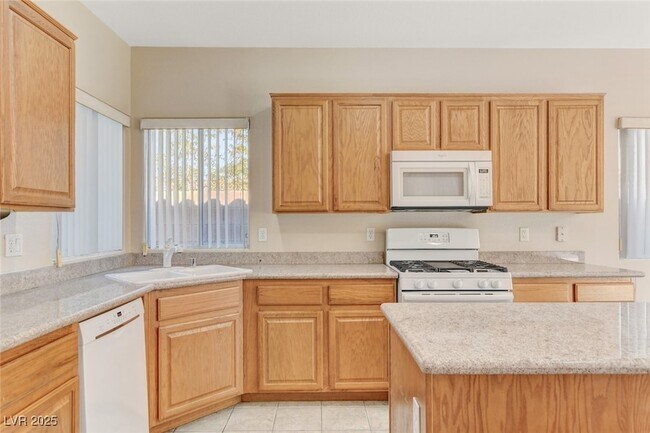 Building Photo - 8325 Jo Marcy Dr