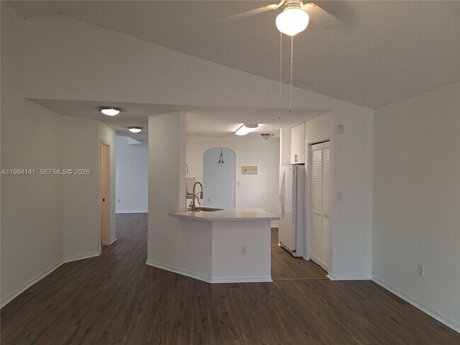 Building Photo - 446 Lakeside Cir