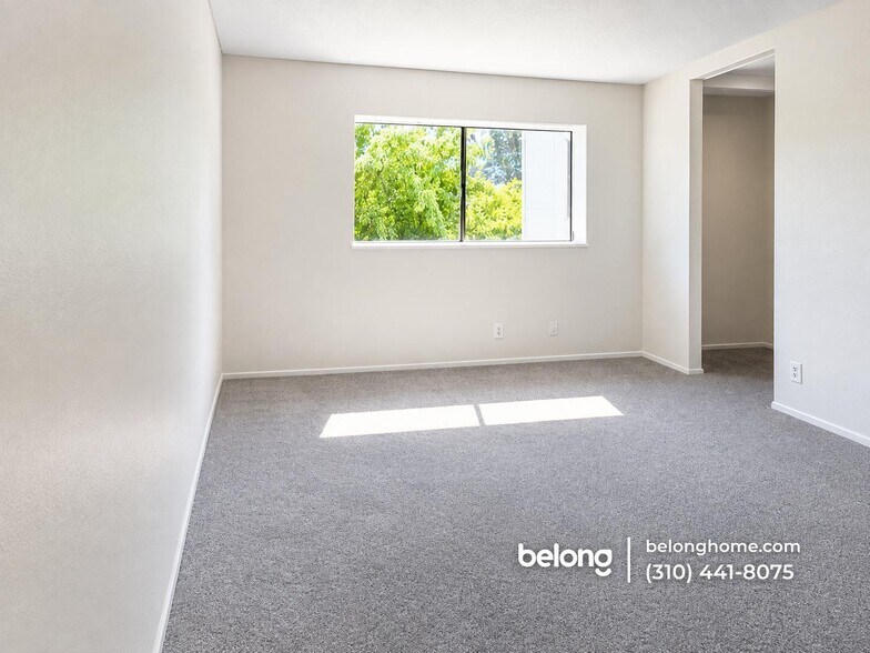 Building Photo - 15235 Magnolia Blvd