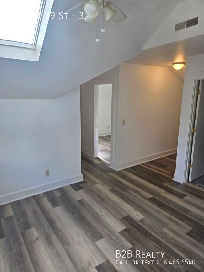 Building Photo - 3746 W 39th St