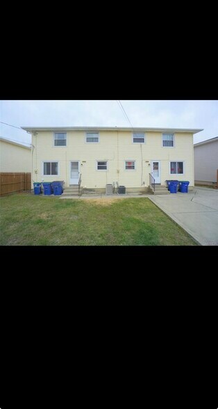 Building Photo - 227 Sunshine Dr