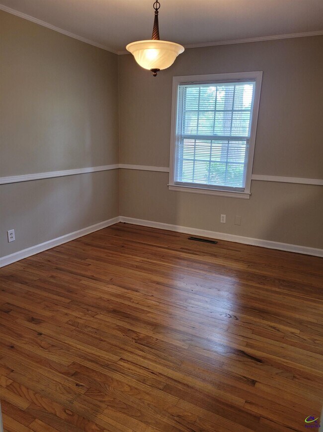 Building Photo - 2989 King Alfred Dr