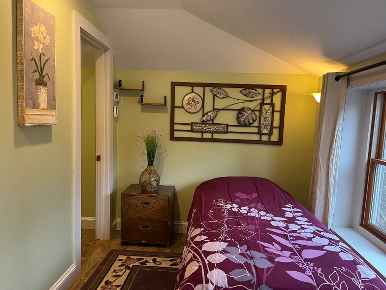 Primary Photo - 1087 N Hoosac Rd