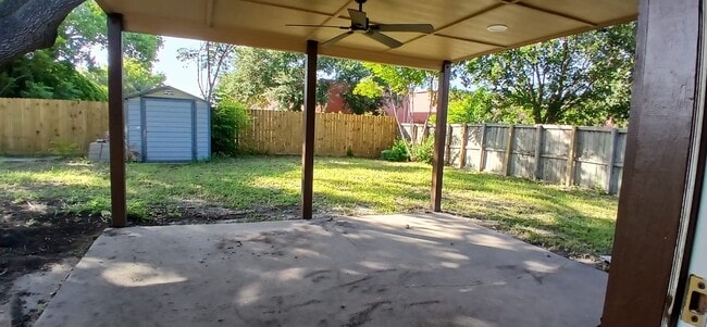 Building Photo - 2201 Timberline Dr