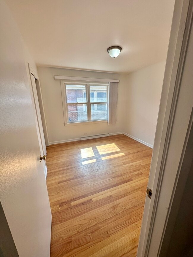 Building Photo - 5452 Brummel St