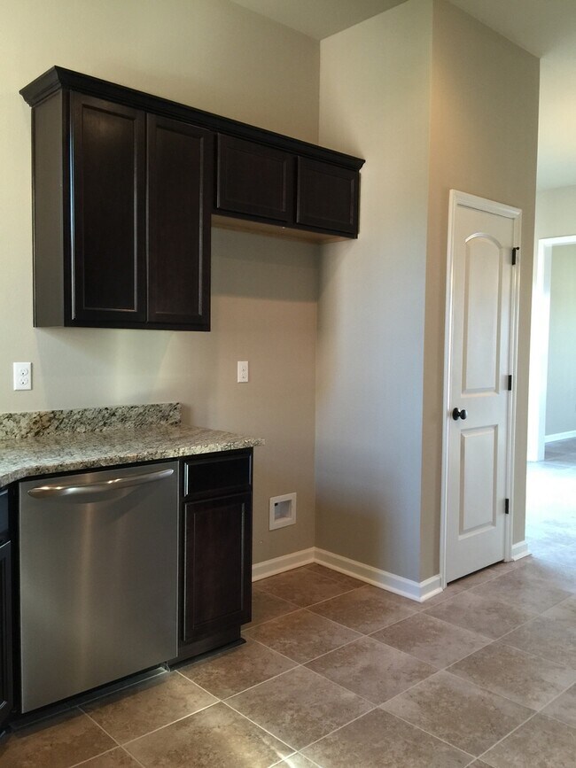 Building Photo - New Lake Front Home in Magnolia Lakes off Burbank Near Staring