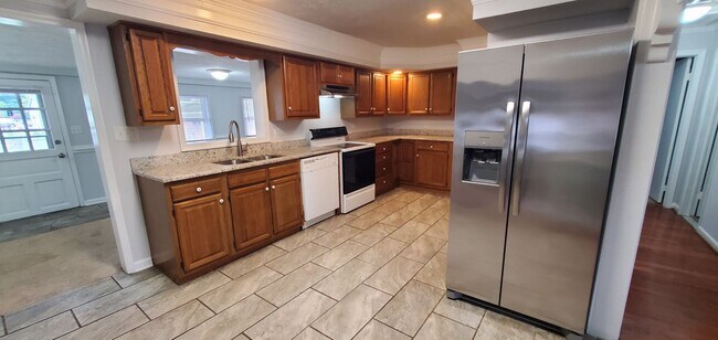 Building Photo - 3 Bedroom 3 Bathroom House in Town of Fron...