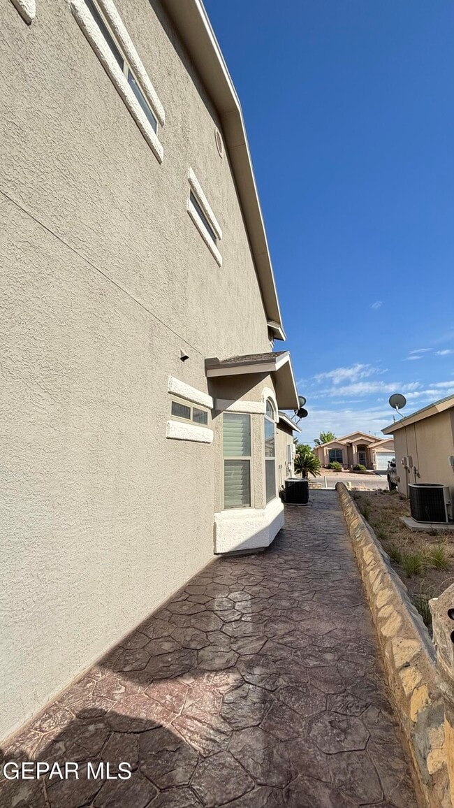 Building Photo - 14193 Honey Point Dr