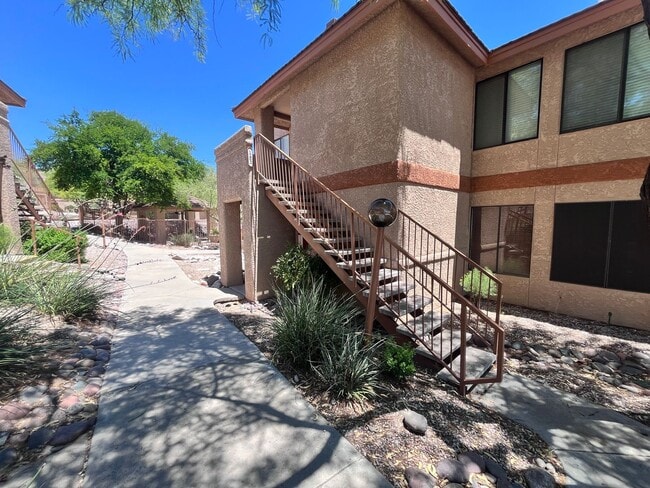 Building Photo - **FALL MOVE IN SPECIAL!**NE-3 bd/ 2bd Cond...