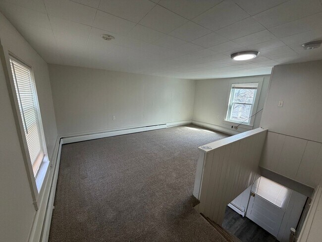 Building Photo - 88 N State St