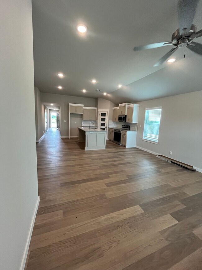 Building Photo - BRAND NEW DUPLEX!