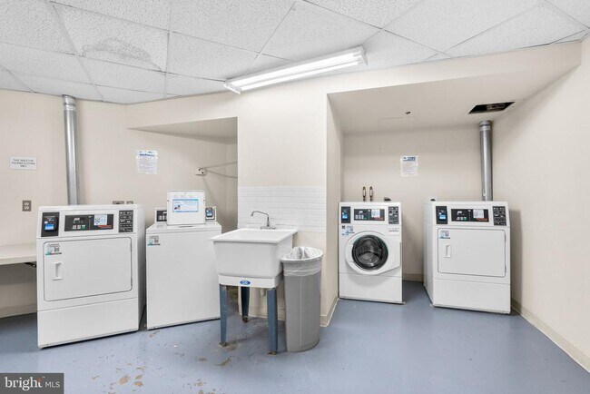 Building Photo - 900 N Stafford St