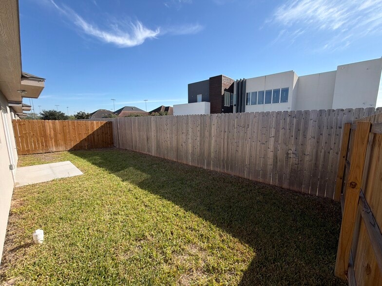 Building Photo - 3317 Duke Ave